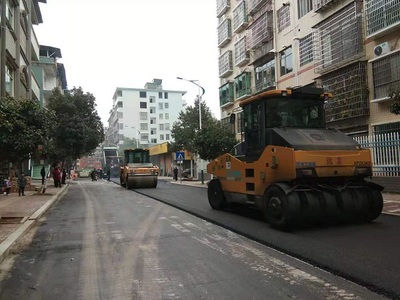 新田社區(qū)道路“白改黑”提質(zhì)改造工程加速推進(jìn)，通訊工程同步提升基建品質(zhì)